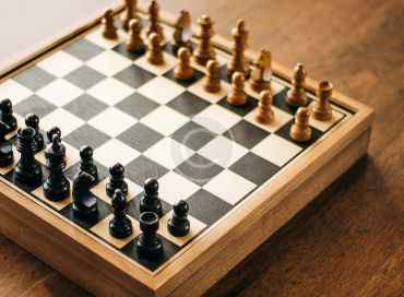 Chess clubs and camaraderie blossom in anticafes